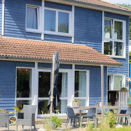 Hostel Oder Ferienwohnung 1-16 Personen Im Blauen Haus Fehmarn Bagian luar foto