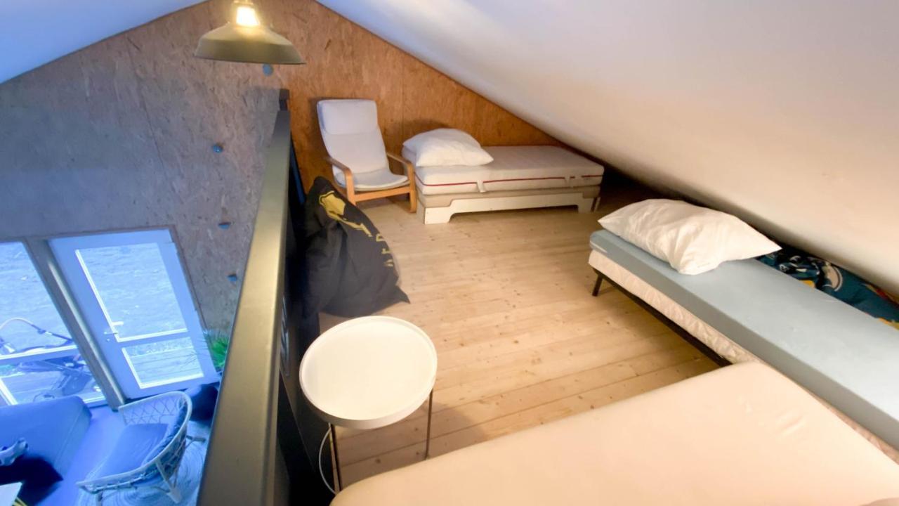 Hostel Oder Ferienwohnung 1-16 Personen Im Blauen Haus Fehmarn Bagian luar foto