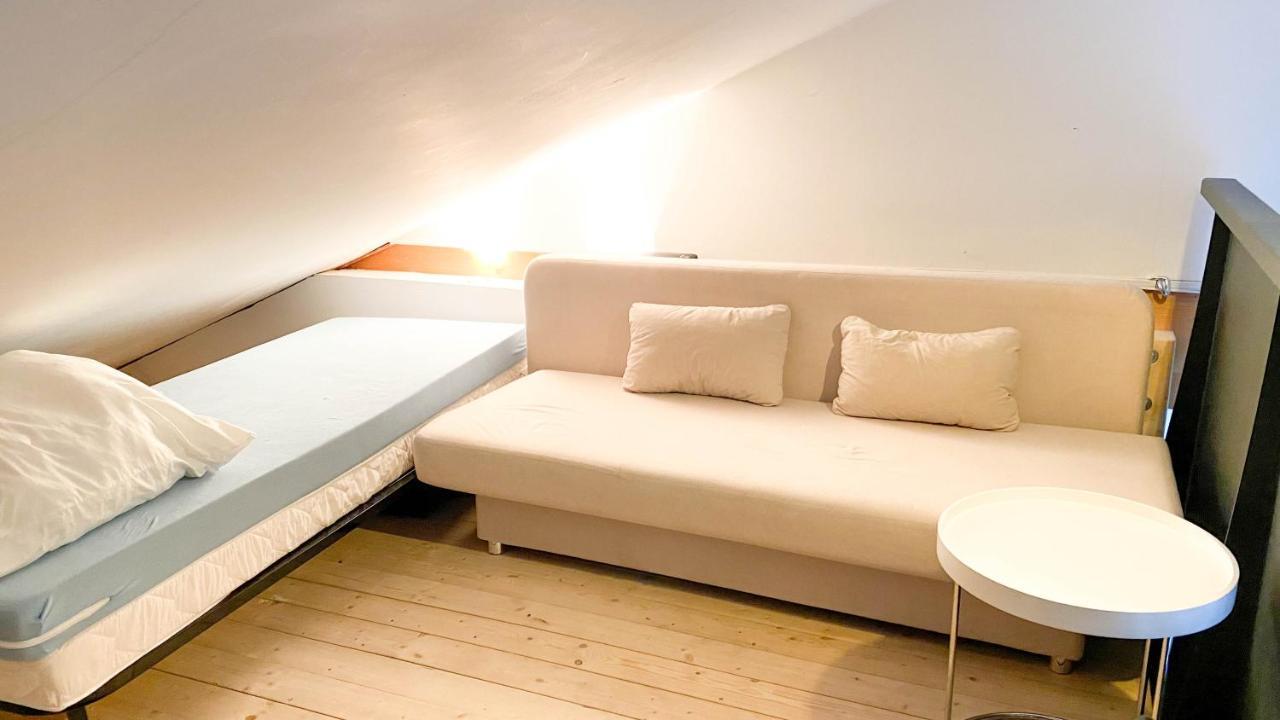 Hostel Oder Ferienwohnung 1-16 Personen Im Blauen Haus Fehmarn Bagian luar foto