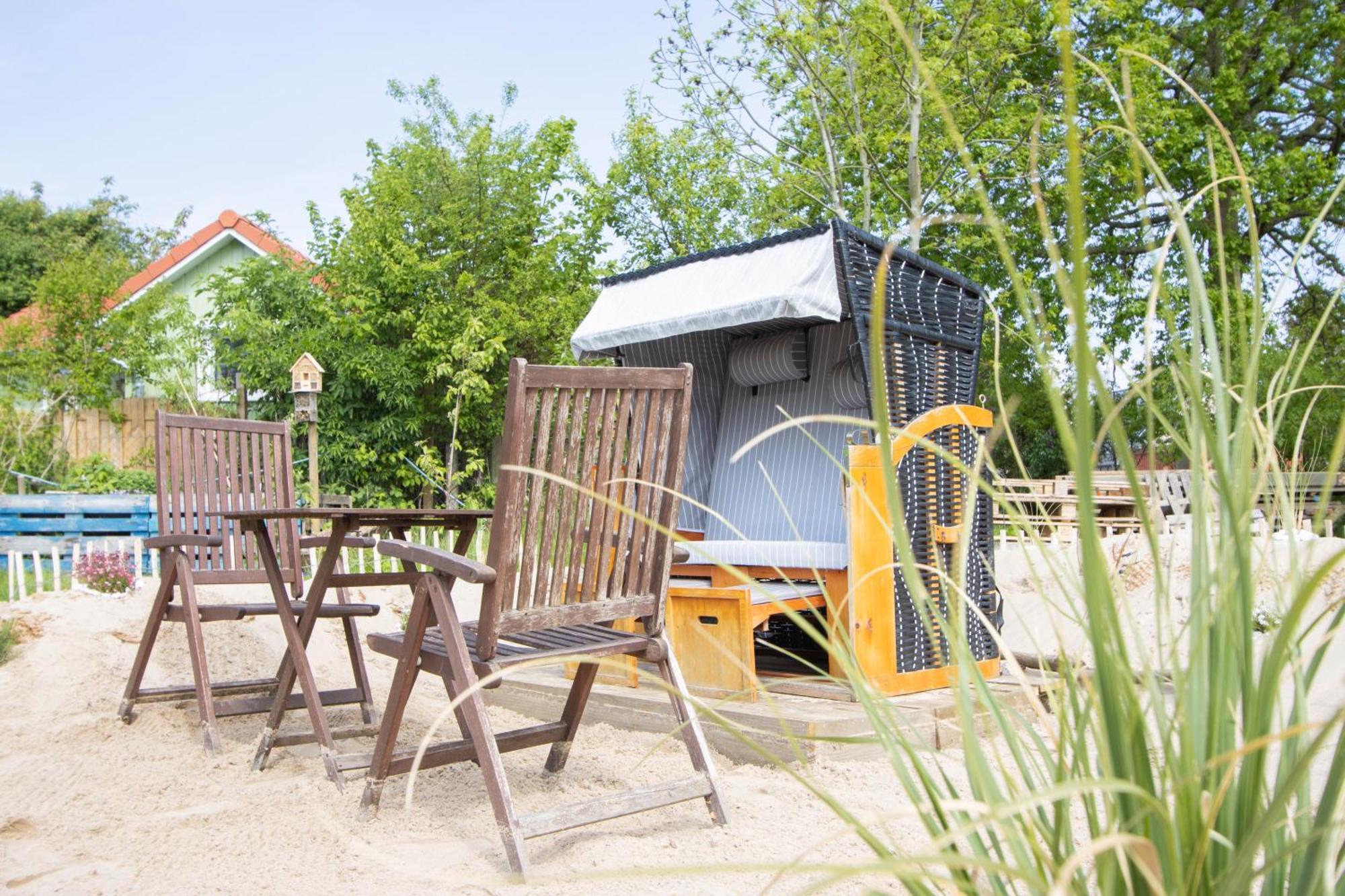 Hostel Oder Ferienwohnung 1-16 Personen Im Blauen Haus Fehmarn Bagian luar foto