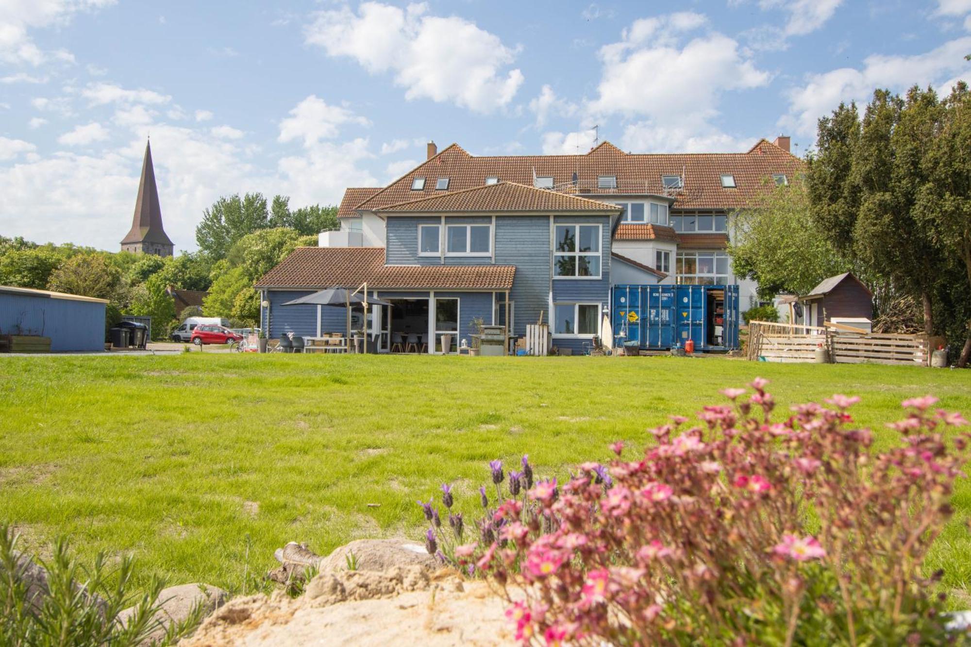 Hostel Oder Ferienwohnung 1-16 Personen Im Blauen Haus Fehmarn Bagian luar foto