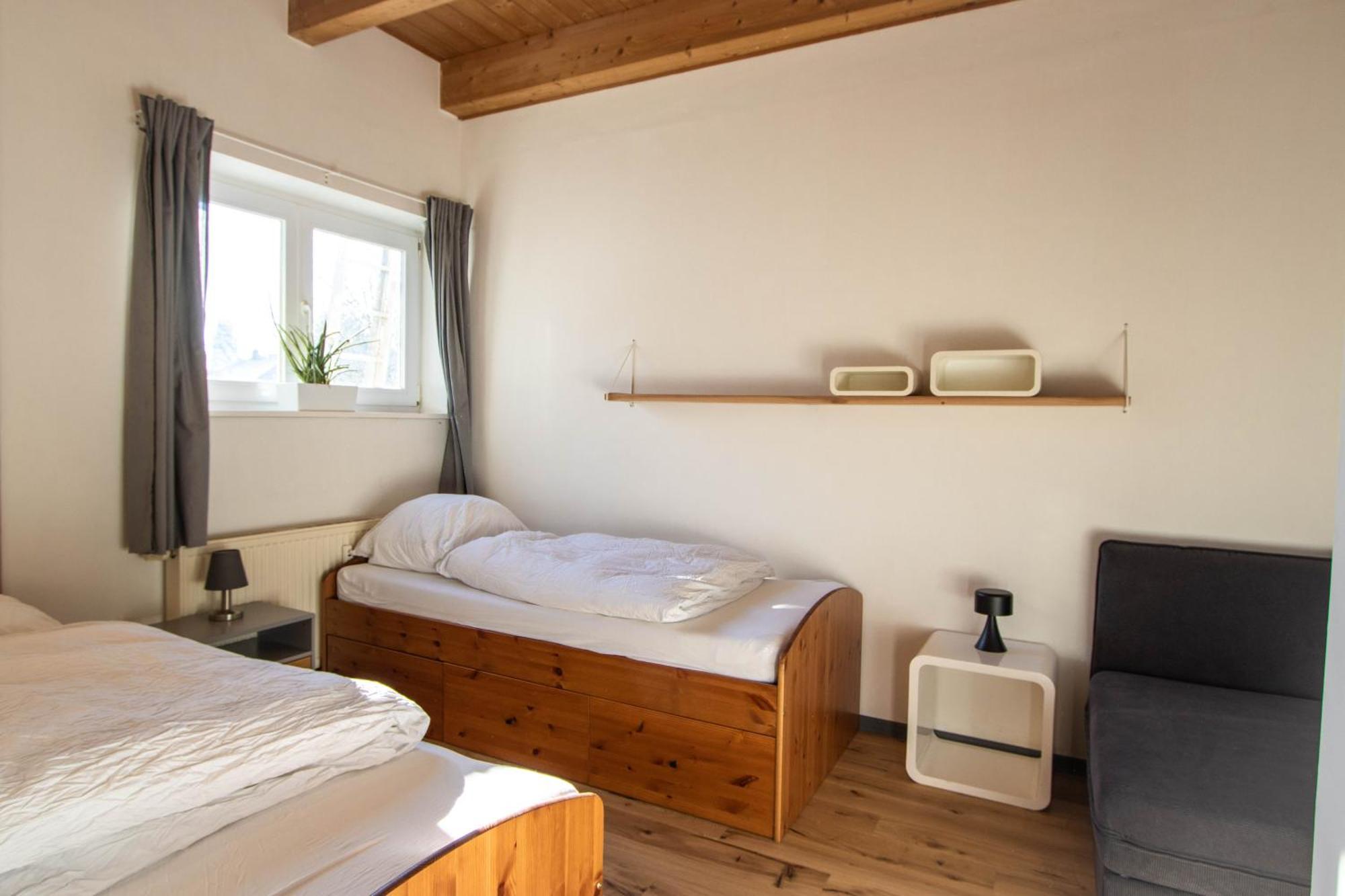 Hostel Oder Ferienwohnung 1-16 Personen Im Blauen Haus Fehmarn Bagian luar foto