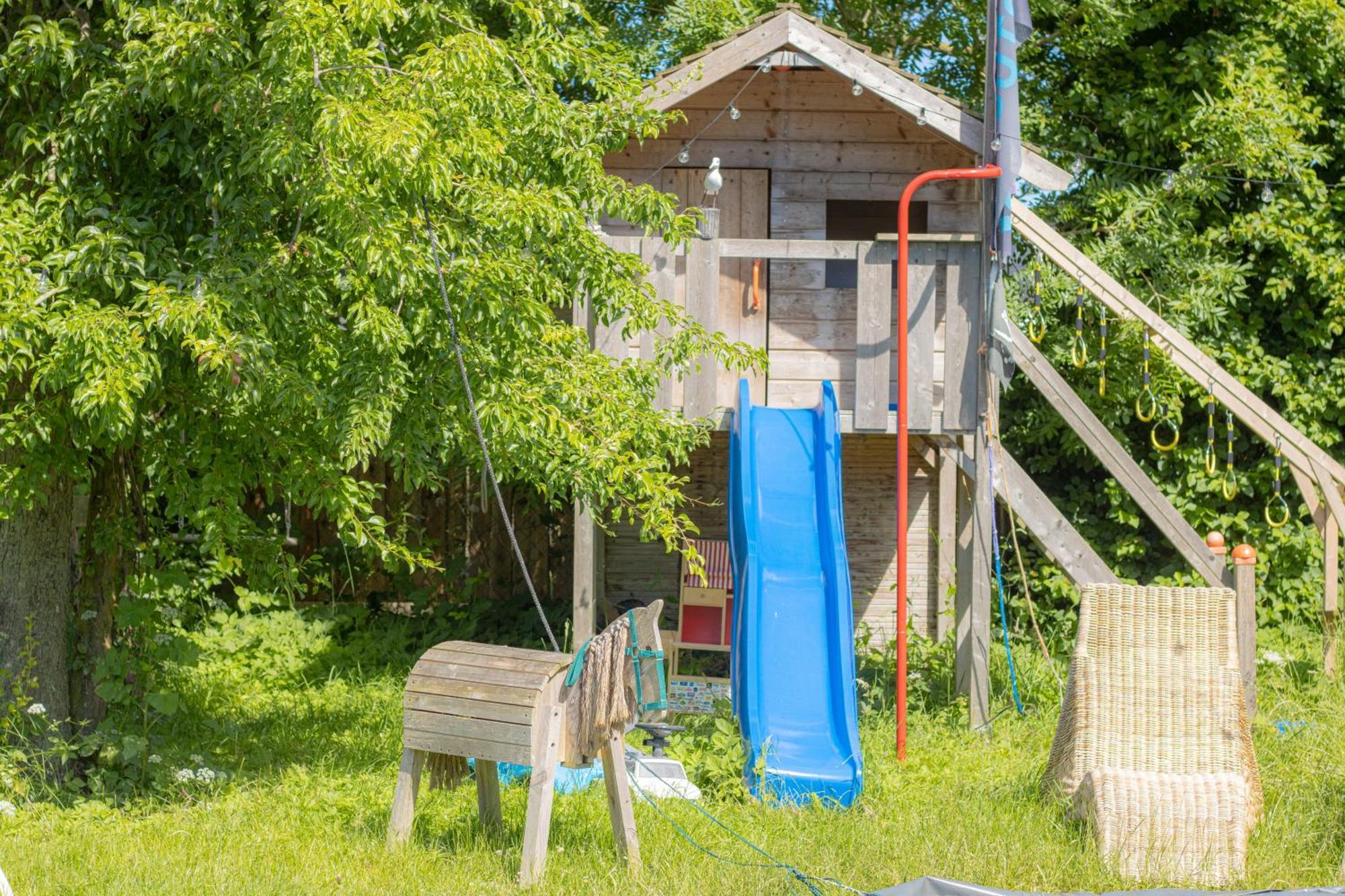 Hostel Oder Ferienwohnung 1-16 Personen Im Blauen Haus Fehmarn Bagian luar foto